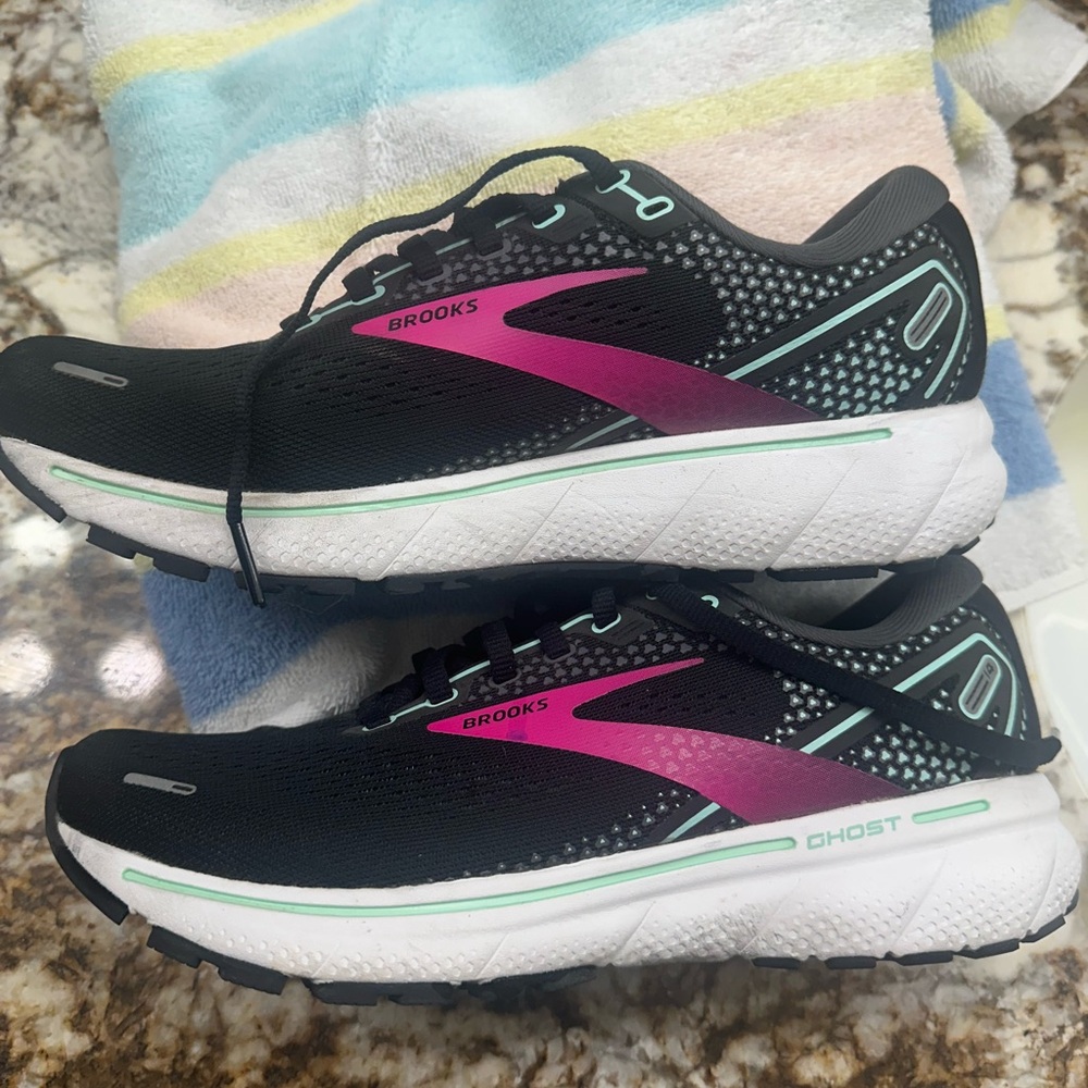 Brooks Ghost 14 Women's Shoes - Black and Pink - Picture 3 of 9